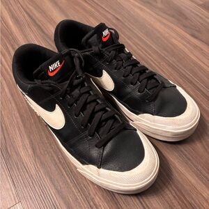 Women’s Nike - Size 8